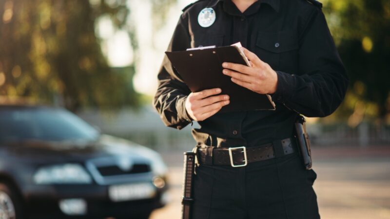 Działania policjantów i pracowników socjalnych na rzecz osób narażonych na wychłodzenie