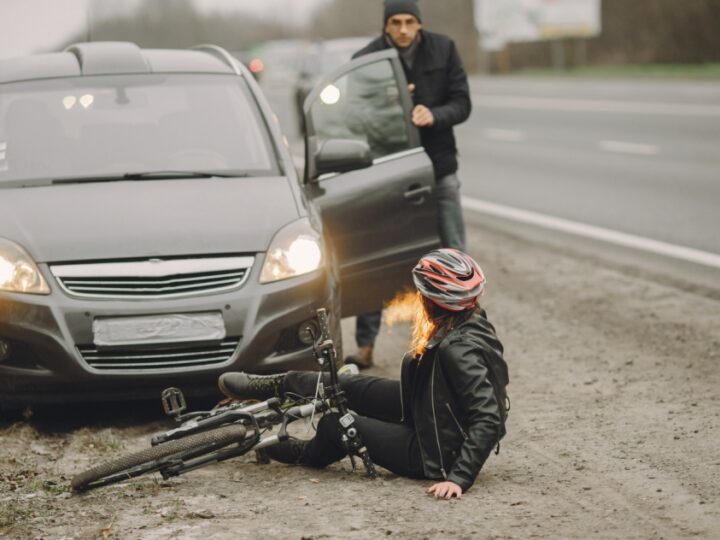 Tragiczne zdarzenie na drodze wojewódzkiej nr 105: samochód potrącił rowerzystę