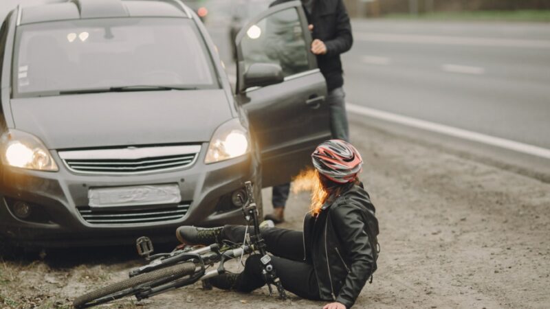 Tragiczne zdarzenie na drodze wojewódzkiej nr 105: samochód potrącił rowerzystę